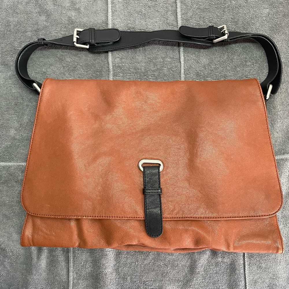 Sondra Roberts Leather Shoulder Bag. *Excellent Condition*